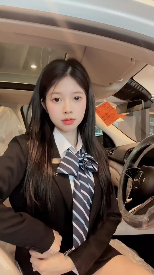 Viral mùa World Cup, hot girl Mercedes "gây mê" người xem với loạt content thú vị