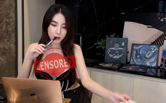 Vóc dáng như siêu mẫu của nữ họa sĩ, hóa ra "người đẹp như tranh" là có thật