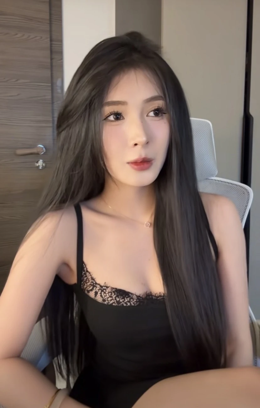 Vừa comeback Quỳnh Alee đã khiến fan sững sờ Vừa comeback Quỳnh Alee đã khiến fan sững sờ