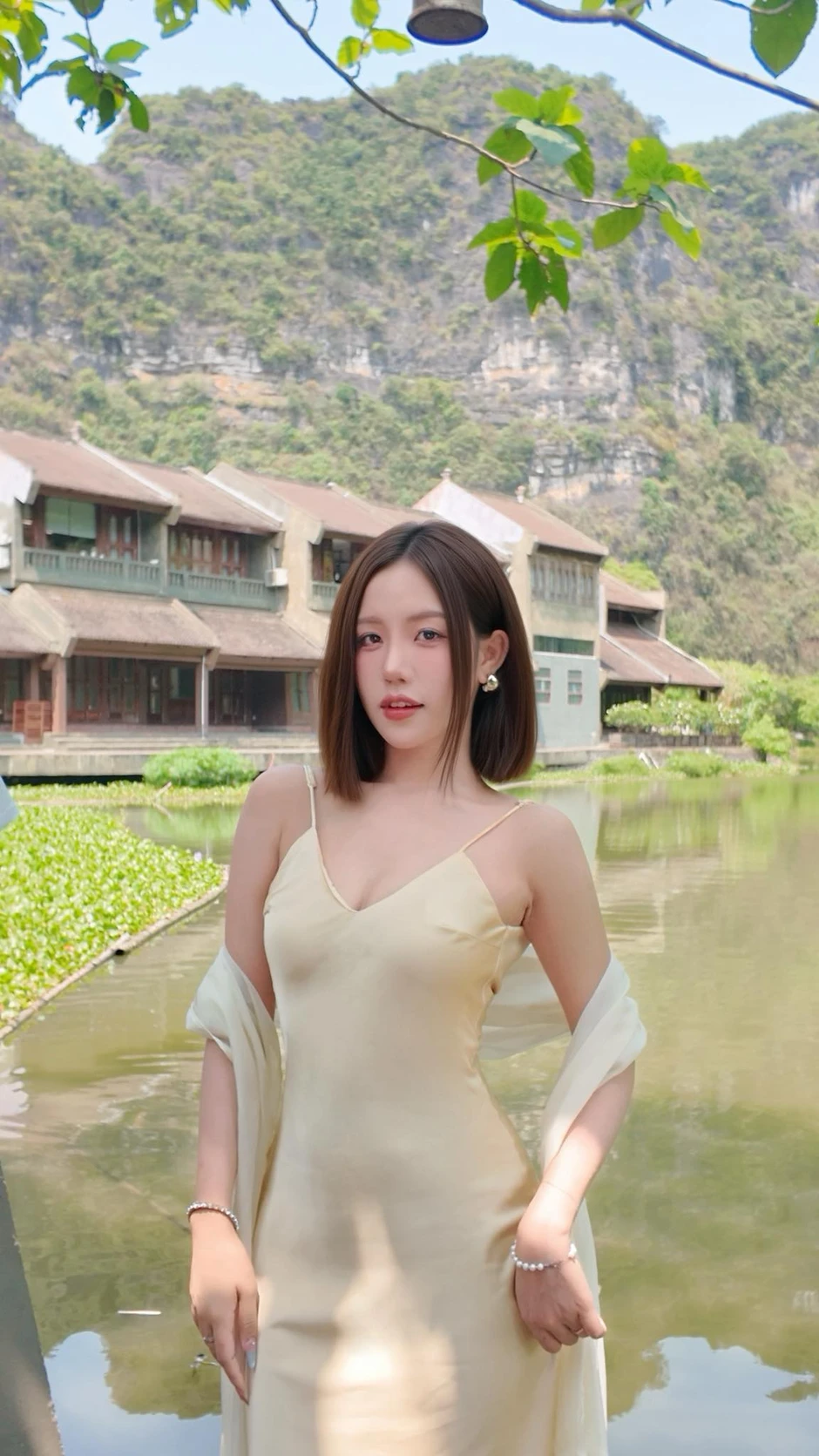World Cup chưa đến, thế nhưng mạng xã hội đã "nóng" vì sự xuất hiện của một hot girl