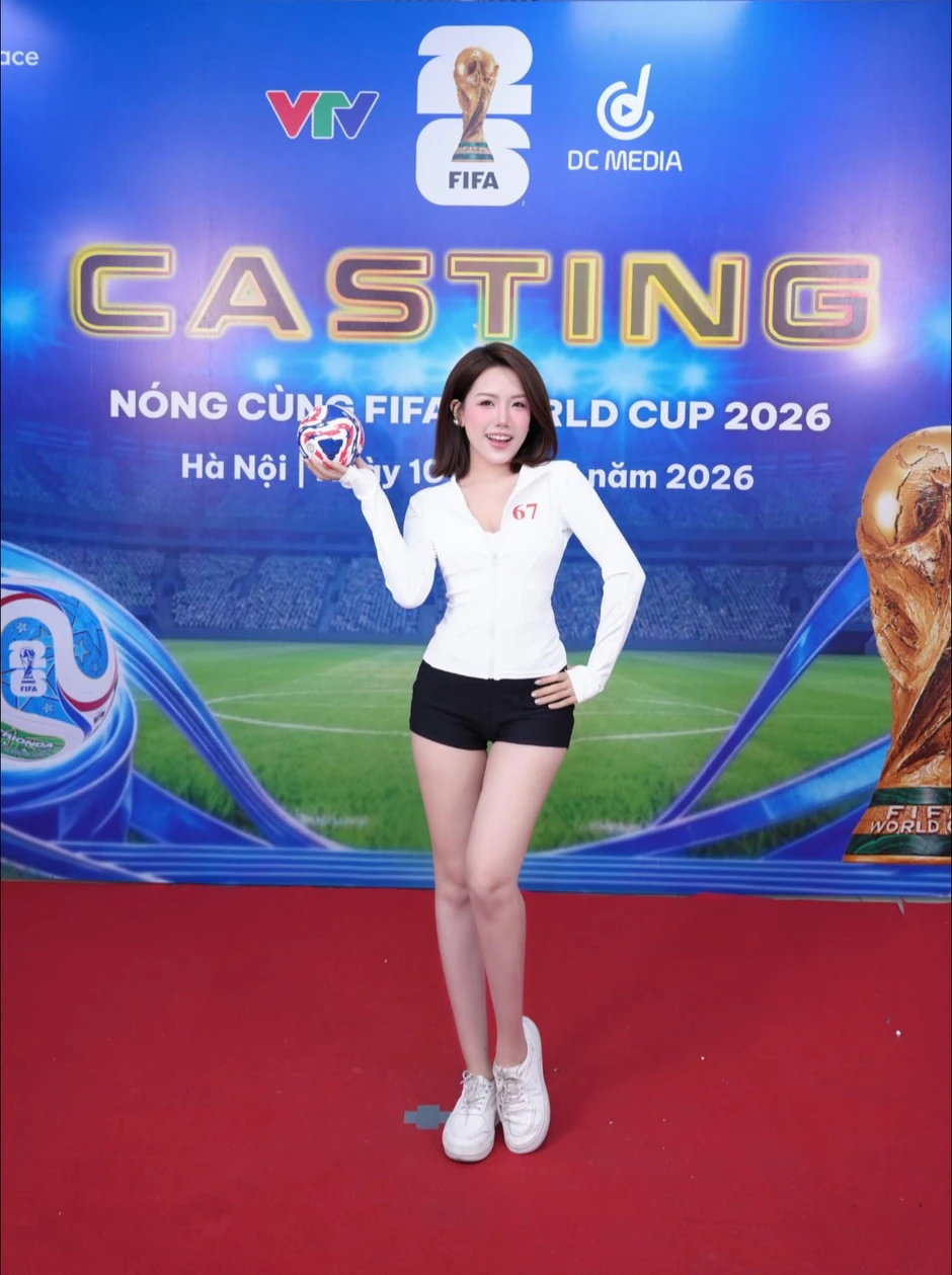 World Cup chưa đến, thế nhưng mạng xã hội đã "nóng" vì sự xuất hiện của một hot girl