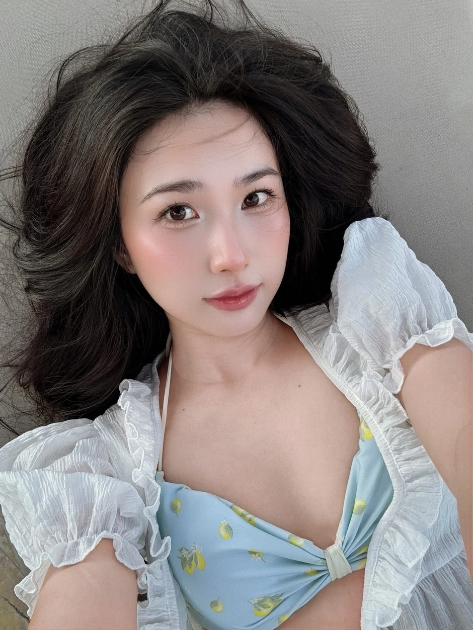 Xứng danh đệ nhất "trend băng keo", hot girl Thanh Mèo lại khiến dân tình ngơ ngác vì sắc vóc quá nuột!
