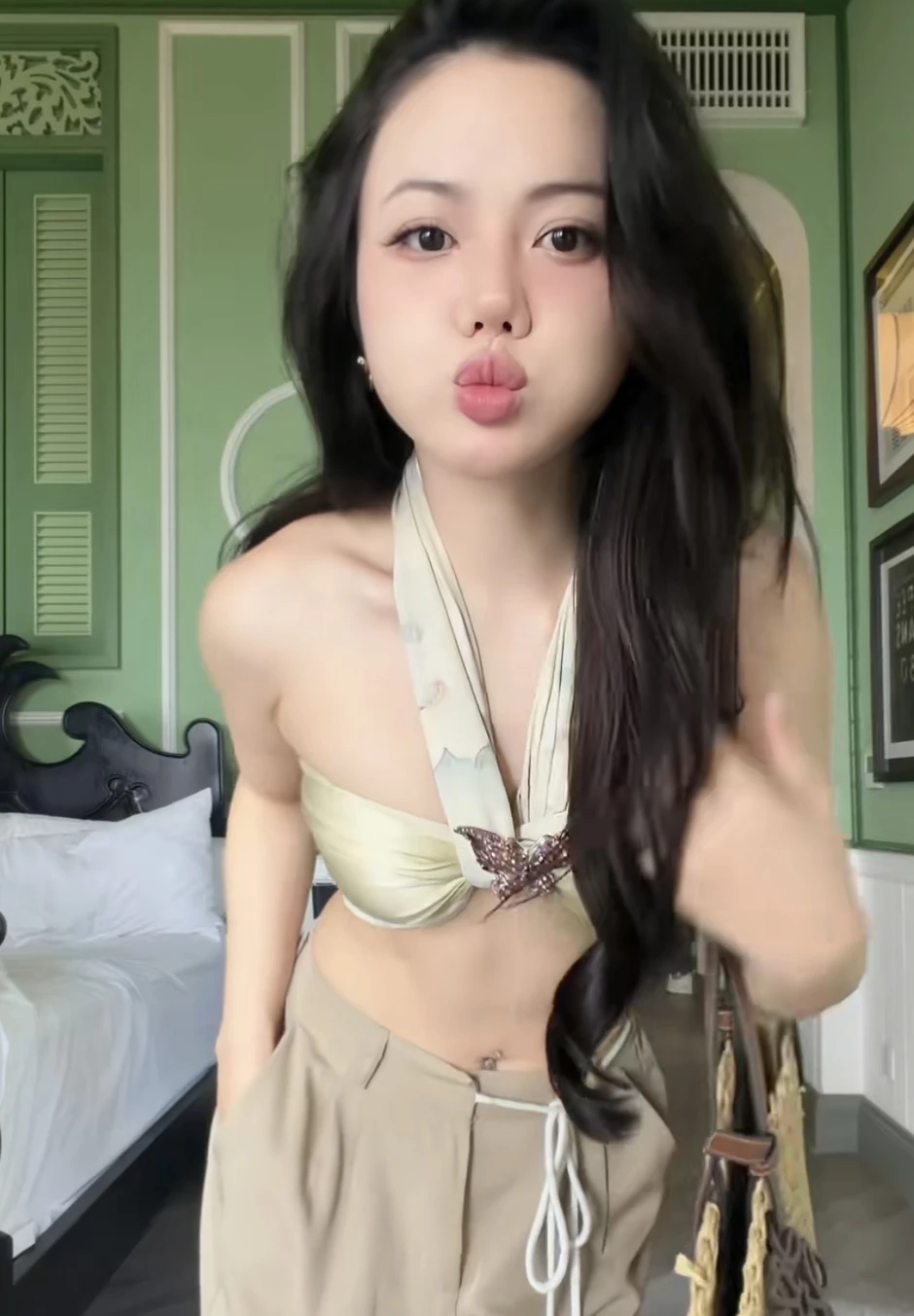 Ý Nhi phá đảo thế giới ảo, lên đồ nhảy Audition đời thực cực "slay"